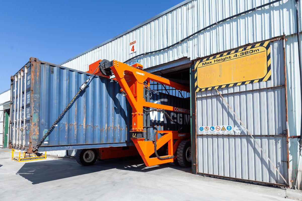Chainlift Loading Combilift solutions power heavy industry load - Ecogeneration